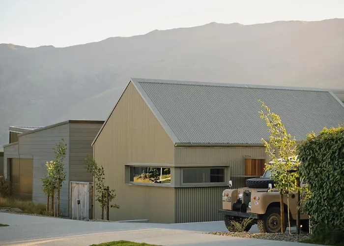 Scout - Luxurious Interiors - Views - Architecturally Designed Holiday home Wanaka
