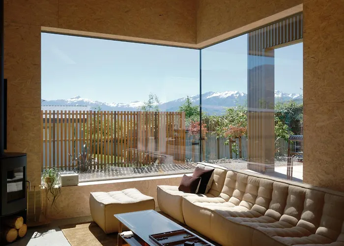 Holiday home Scout - Luxurious Interiors - Views - Architecturally Designed *